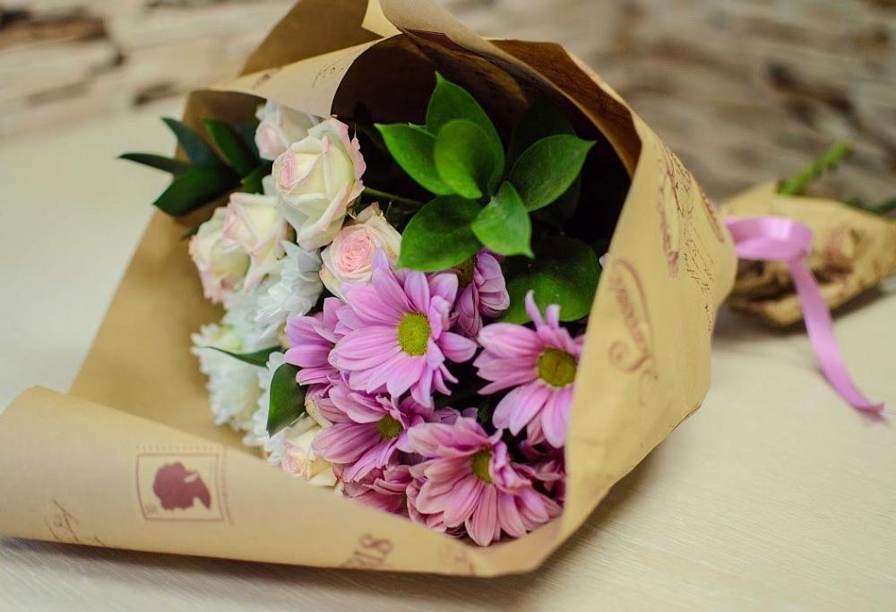 Букет цветов из: Розы и Хризантемы в Гжель