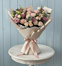 Букет цветов из:  Розы и Лизиантусы в Гжель