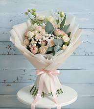 Букет цветов из:  Розы и Лизиантусы в Гжель