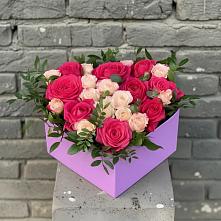 Цветочная композиция из Розы в коробке в Гжель