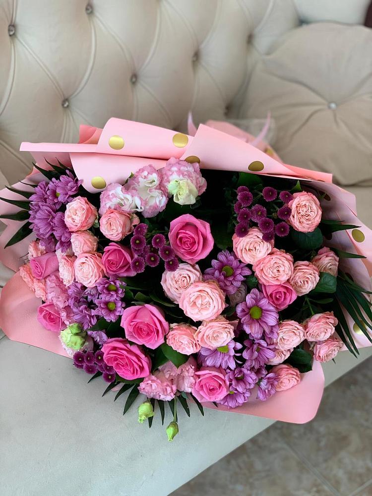 Букет цветов из: Хризантемы, Розы и Лизиантусы в Гжель