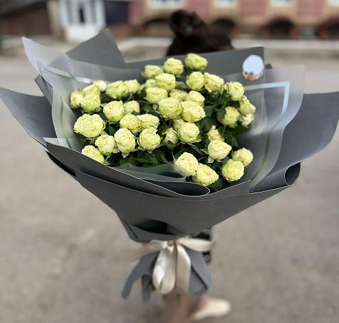 Букет Белые кустовые розы Солинеро в Гжель