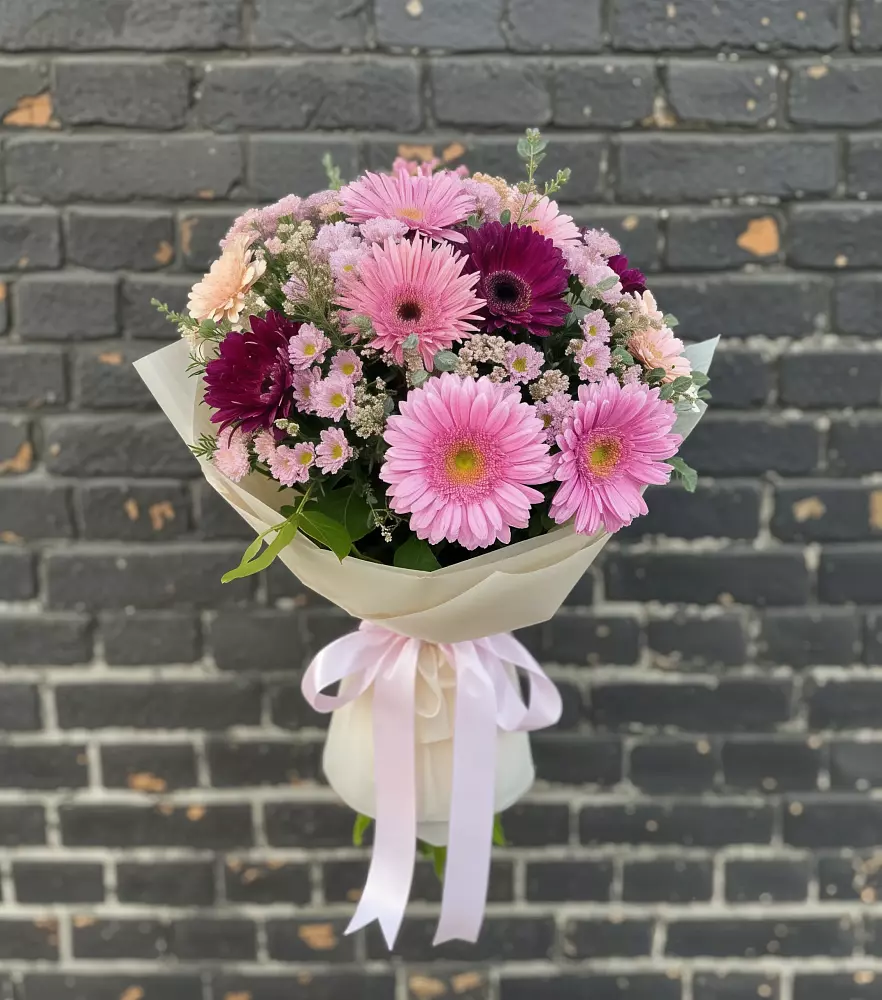 Букет цветов из: Герберы и Хризантемы в Гжель