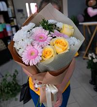 Букет цветов из:  Герберы, Розы и Хризантемы в Гжель