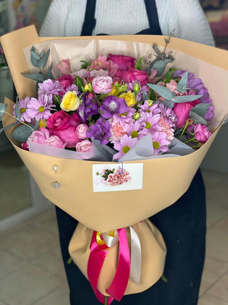 Букет цветов из: Хризантемы, Гвоздики и Альстромерии в Гжель