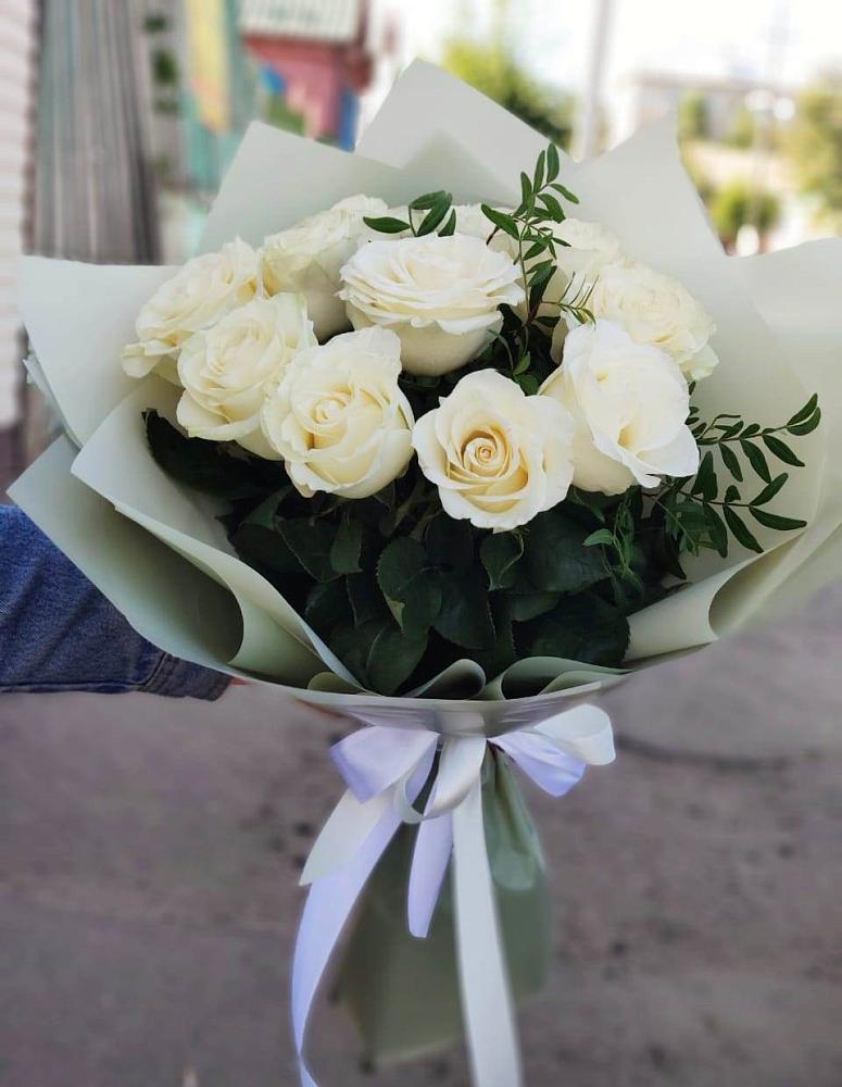 Букет Белые розы Проуд в Гжель