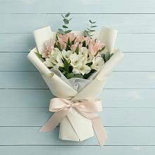 Букет цветов из:  Альстромерии в Гжель