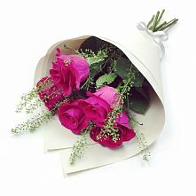 Букет цветов из:  Розы в Гжель