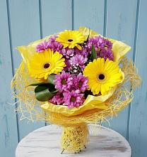 Букет цветов из:  Хризантемы и Герберы в Гжель