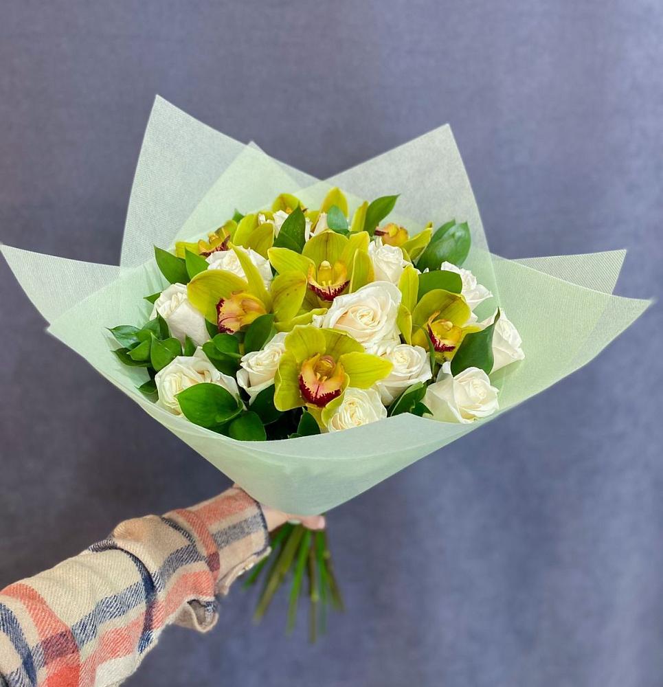 Букет цветов из: Орхидеи и Розы в Гжель