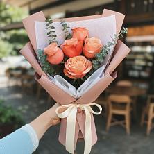 Букет цветов из:  Розы в Гжель