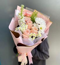 Букет цветов из:  Хризантемы и Розы в Гжель