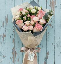 Букет цветов из:  Розы в Гжель