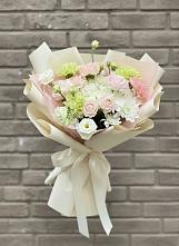 Букет цветов из:  Гвоздики, Розы, Лизиантусы и Хризантемы в Гжель