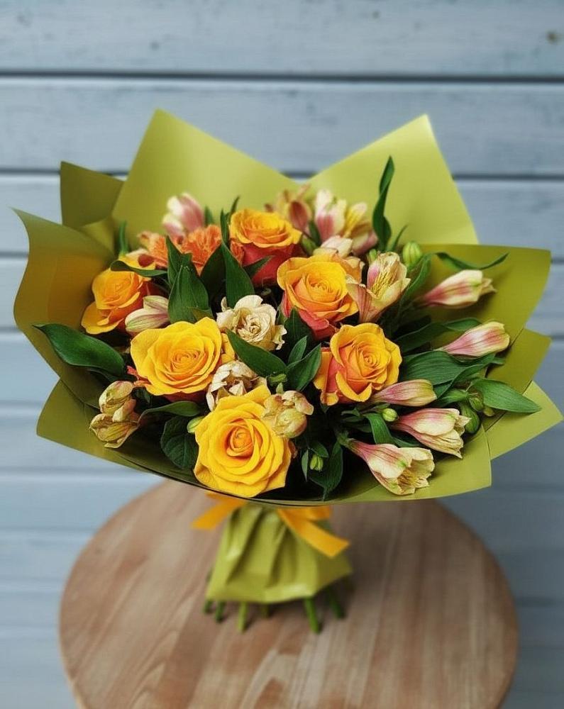 Букет цветов из: Альстромерии и Розы в Гжель