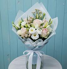 Букет цветов из:  Розы и Лизиантусы в Гжель