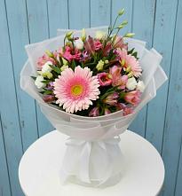 Букет цветов из:  Герберы, Альстромерии и Лизиантусы в Гжель
