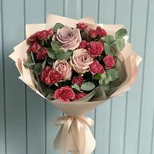 Букет цветов из:  Гвоздики и Розы в Гжель