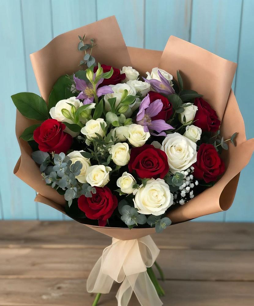 Букет цветов из: Розы и Альстромерии в Гжель