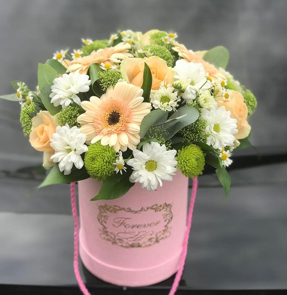 Цветочная композиция из Розы, Герберы и Хризантемы в шляпной коробке в Гжель