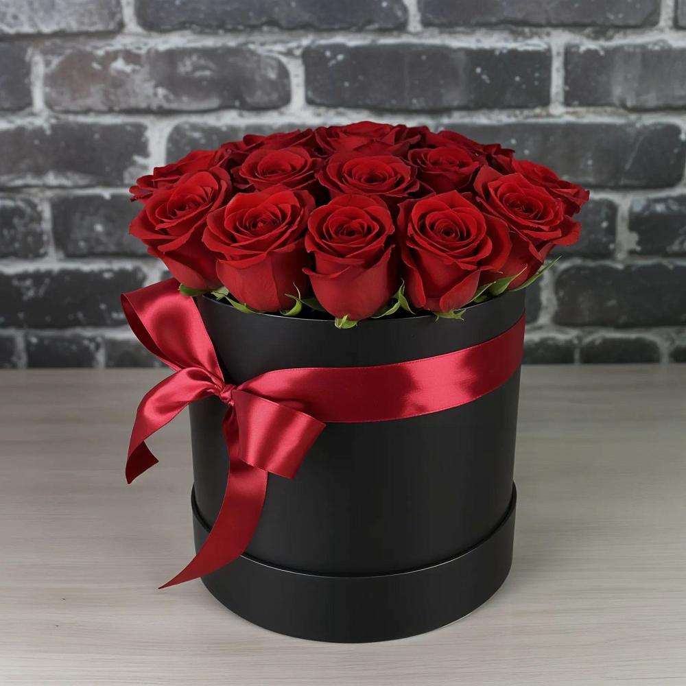 Цветочная композиция из Розы в шляпной коробке в Гжель