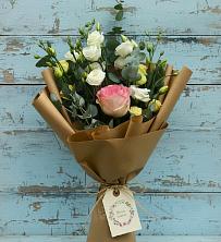 Букет цветов из:  Розы и Лизиантусы в Гжель