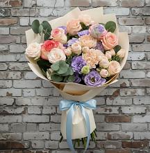 Букет цветов из:  Розы, Лизиантусы и Гвоздики в Гжель