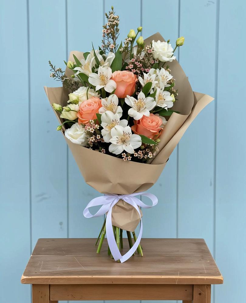 Букет цветов из: Альстромерии, Лизиантусы, Розы и Хризантемы в Гжель