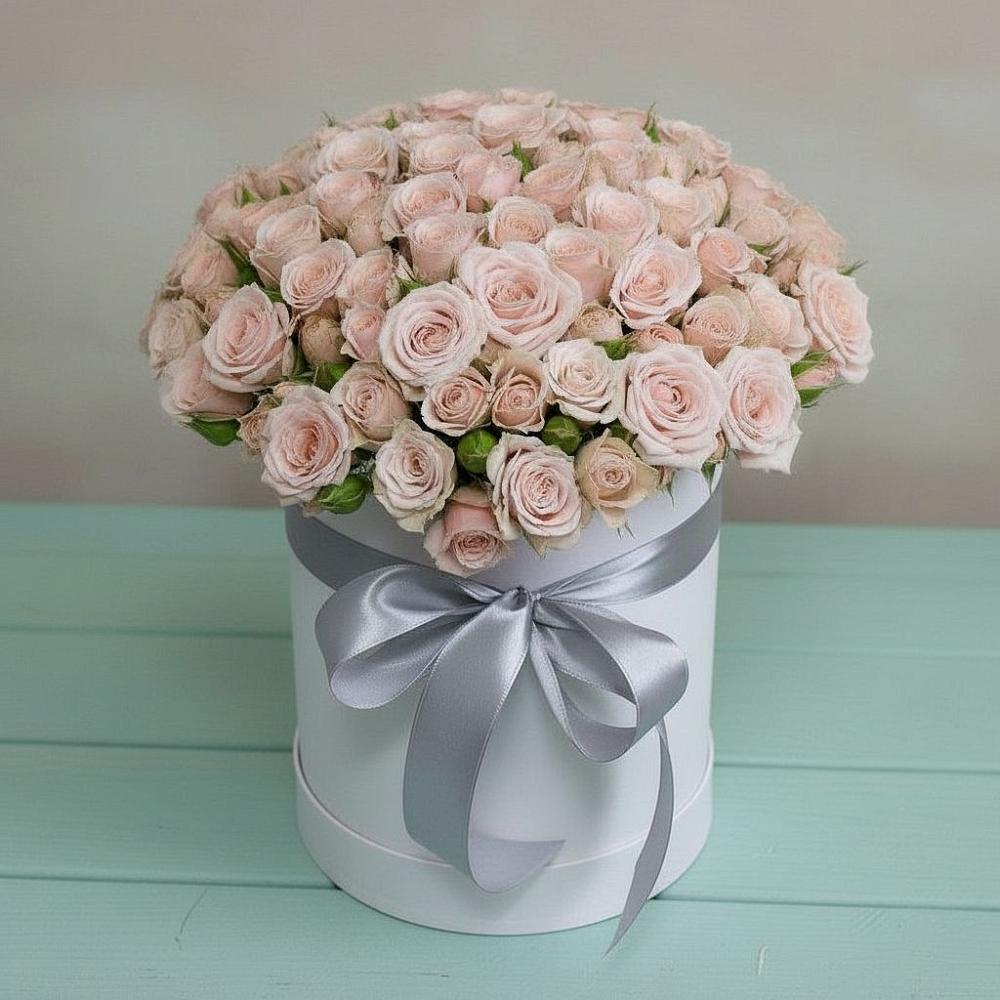 Цветочная композиция из Розы в шляпной коробке в Гжель